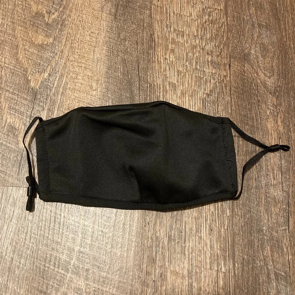 Black Adult Face Mask with Replaceable Filter, Adjustable, 1 Filter Included-New